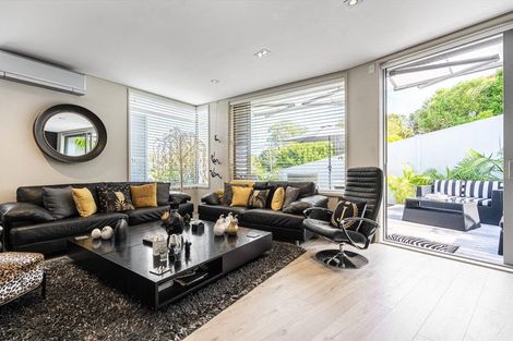 Photo of property in Montrose Villas, 441h Beach Road, Mairangi Bay, Auckland, 0630