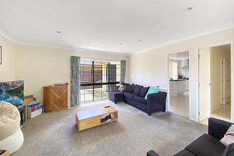 Photo of property in 9 Jessika Place, Conifer Grove, Takanini, 2112