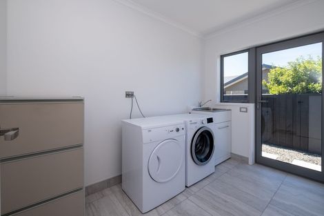 Photo of property in 12 Montague Grove, Stratford, 4332