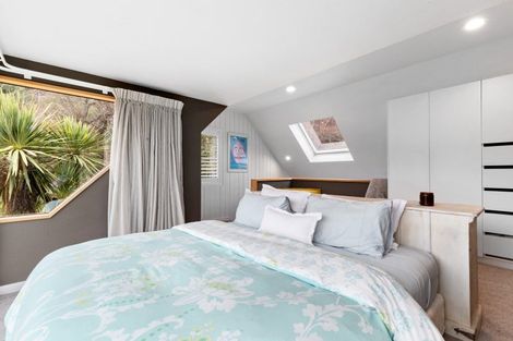 Photo of property in 32 Evergreen Place, Sunshine Bay, Queenstown, 9300