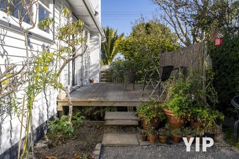 Photo of property in 10 Turville Crescent, Newlands, Wellington, 6037