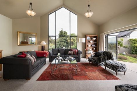 Photo of property in 70 Waicola Drive, Fitzherbert, Palmerston North, 4471