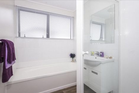 Photo of property in 166 Solar Road, Glen Eden, Auckland, 0602