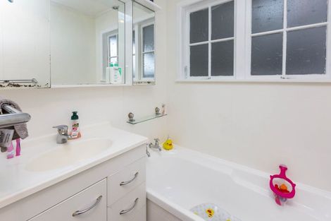 Photo of property in 94 Pasadena Crescent, Totara Park, Upper Hutt, 5018