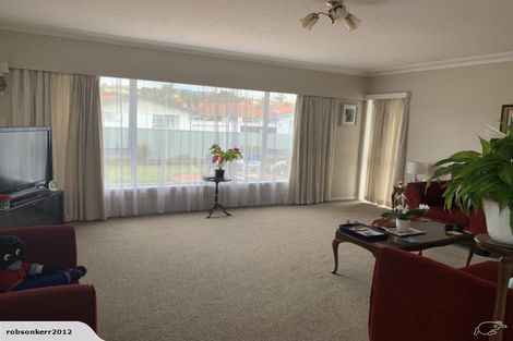 Photo of property in 10 Mirrabooka Avenue, Botany Downs, Auckland, 2010