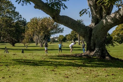 Photo of property in 120 Vale Street, Otumoetai, Tauranga, 3110