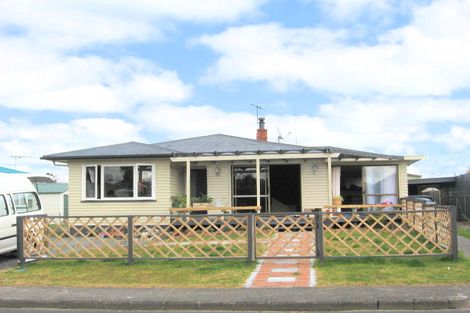 Photo of property in 23 Rollerson Street, Papakura, 2110