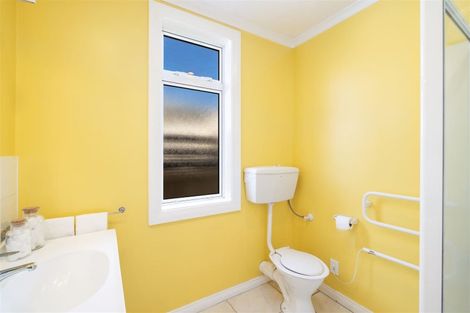 Photo of property in 17 Searells Road, Strowan, Christchurch, 8052