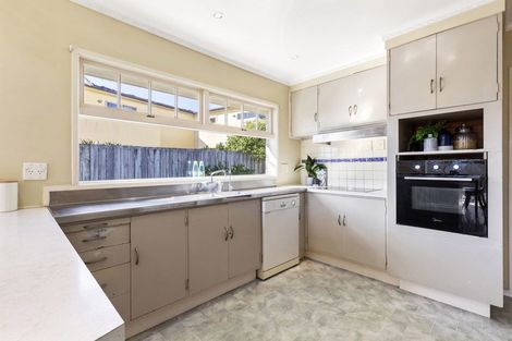 Photo of property in 11 Fielding Crescent, Farm Cove, Auckland, 2012