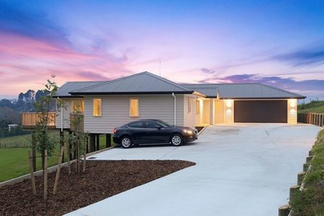 Photo of property in 38 Roberts Road, Matakatia, Whangaparaoa, 0930