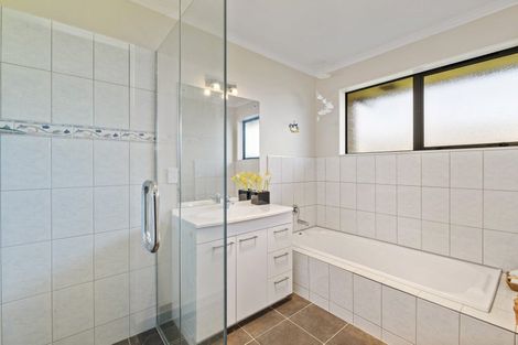 Photo of property in 4 Bayview Park Lane, Orewa, 0931