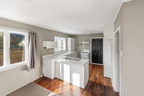 Photo of property in 15 York Crescent, Westown, New Plymouth, 4310