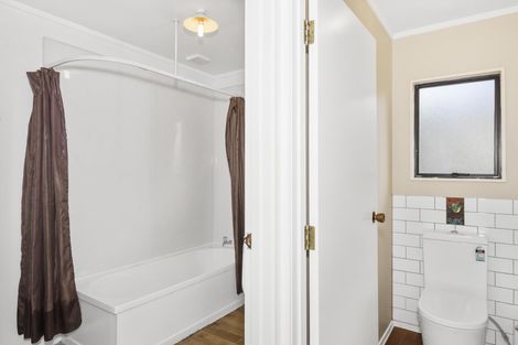 Photo of property in 2/20 Kamara Road, Glen Eden, Auckland, 0602