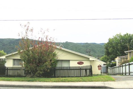 Photo of property in 25b Hillside Drive, Maoribank, Upper Hutt, 5018