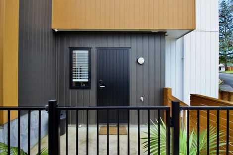 Photo of property in 2a Mcquoid Place, Glenfield, Auckland, 0629