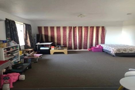 Photo of property in 1/96 Chivalry Road, Glenfield, Auckland, 0629