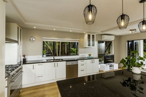 Photo of property in 2/304 Beach Road, Campbells Bay, Auckland, 0630