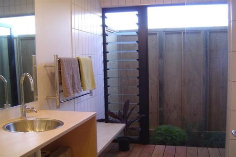 Photo of property in 26 Surf Road, Stanmore Bay, Whangaparaoa, 0932