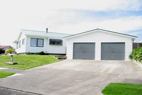 Photo of property in 8 Waharua Place, Tawhero, Whanganui, 4501