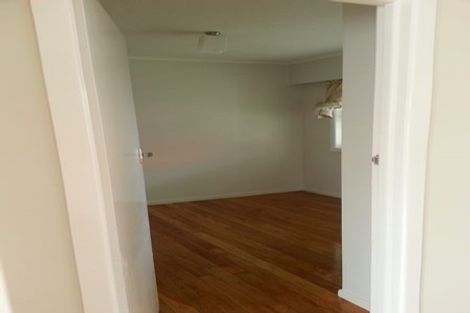 Photo of property in 2/16 Kaponga Crescent, New Lynn, Auckland, 0600