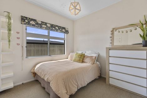 Photo of property in 8 Blenheim Place, Vogeltown, New Plymouth, 4310