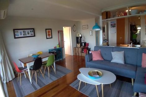 Photo of property in 2/198 Hurstmere Road, Takapuna, Auckland, 0622