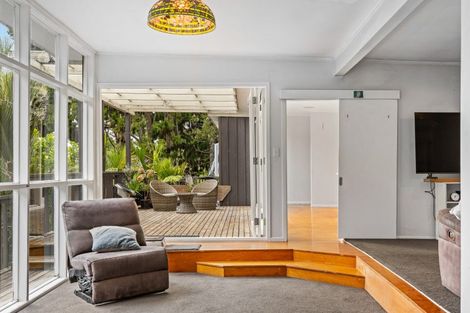 Photo of property in 2a Opou Road, Titirangi, Auckland, 0604