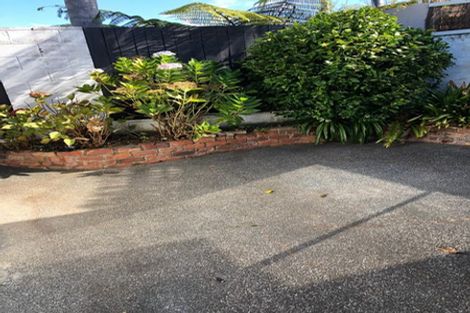 Photo of property in 8 Himalaya Drive, Half Moon Bay, Auckland, 2012