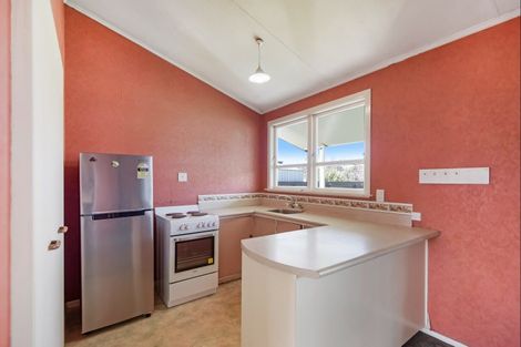 Photo of property in 28 Suther Street, Waverley, 4510