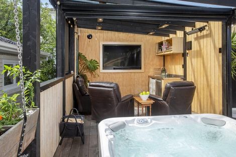 Photo of property in 50 Eban Avenue, Hillcrest, Auckland, 0627