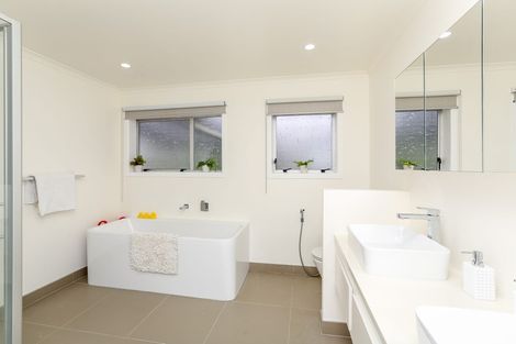 Photo of property in 3 Newlyn Place, Welbourn, New Plymouth, 4312