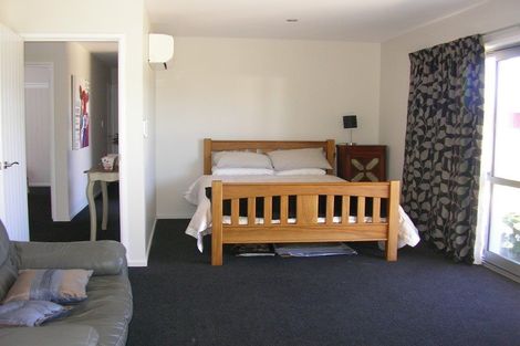 Photo of property in 7 Ranui Place, Moana, 7872