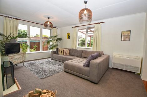 Photo of property in 1 Hughan Place, Carterton, 5713