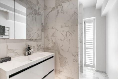 Photo of property in 1/287 Tamaki Drive, Kohimarama, Auckland, 1071