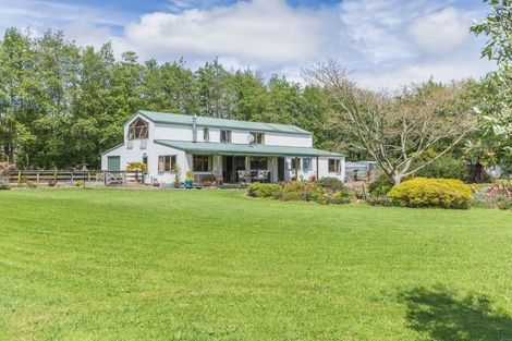 Photo of property in 370 Tararua Road, Levin, 5571