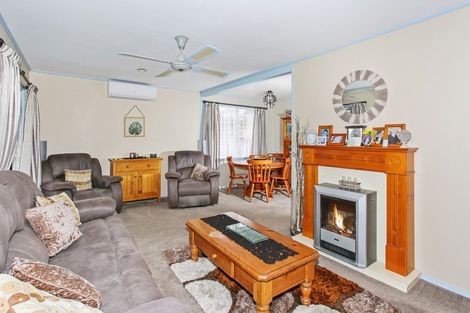 Photo of property in 10 Blackgate Place, Weymouth, Auckland, 2103