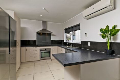 Photo of property in 55 Triangle Road, Massey, Auckland, 0614