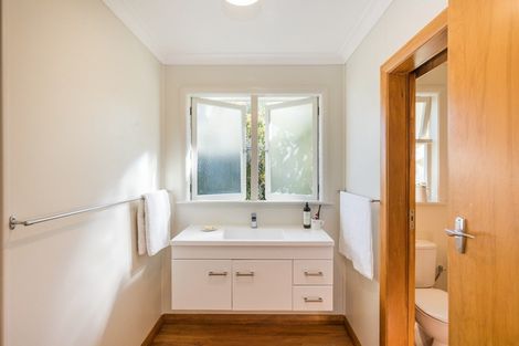 Photo of property in 5 Viscount Place, West End, Palmerston North, 4412