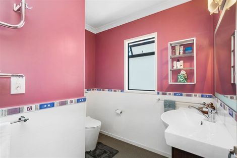 Photo of property in 16 Lovatt Crescent, Kensington, Whangarei, 0112