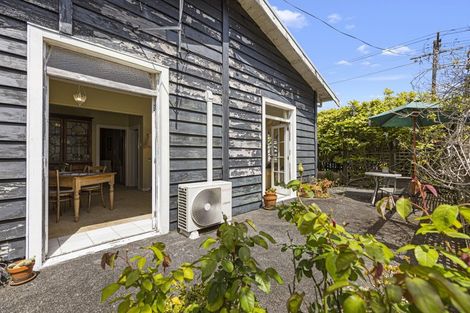 Photo of property in 2 Hoyle Place, New Plymouth, 4310