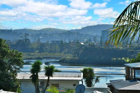 Photo of property in 43 Pohutukawa Avenue, Red Beach, 0932