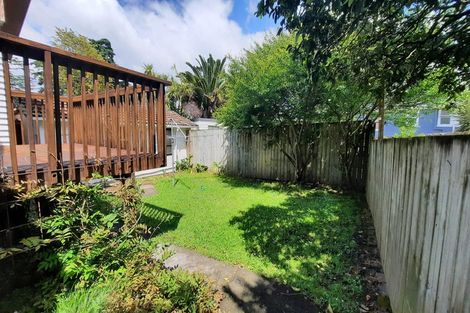 Photo of property in 142 Edgewater Drive, Pakuranga, Auckland, 2010