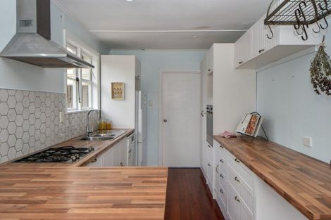 Photo of property in 2 Kent Street, Carterton, 5713