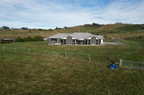Photo of property in 52 Highlands Drive, Waipawa, 4210