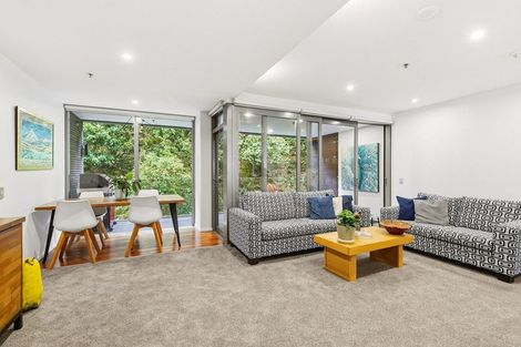 Photo of property in Patent 326 Apartments, 209s/326 Evans Bay Parade, Hataitai, Wellington, 6021
