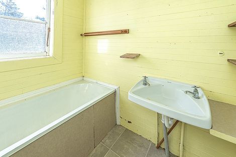 Photo of property in 2 Alma Road, Gonville, Whanganui, 4501