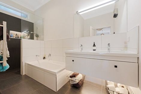 Photo of property in 225a Karori Road, Karori, Wellington, 6012