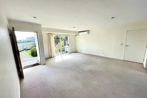 Photo of property in 1 Graham Collins Drive, Windsor Park, Auckland, 0632