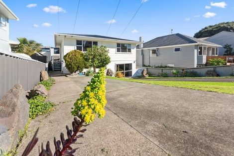 Photo of property in 34 Pitau Road, Mount Maunganui, 3116