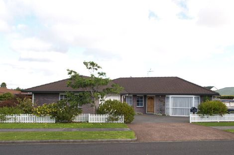 Photo of property in 43 Bob Charles Drive, Golflands, Auckland, 2013